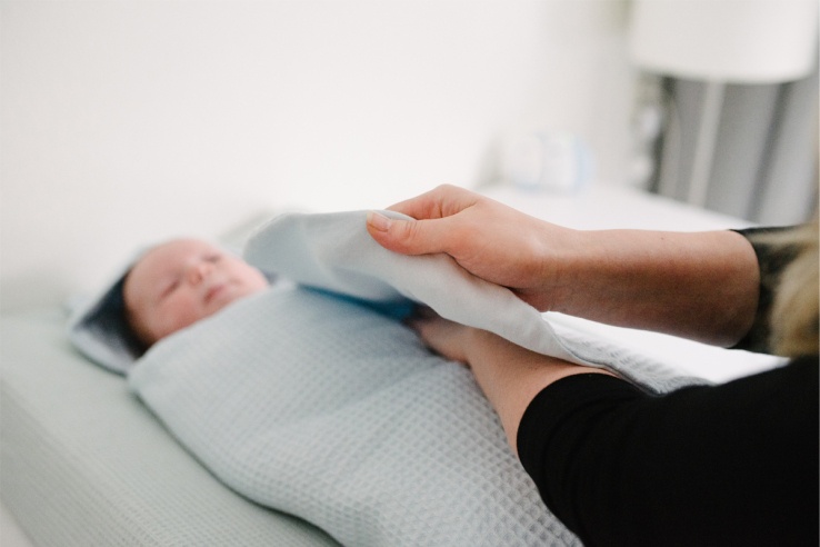 wrapping-baby-in-hugsy-lr.jpg