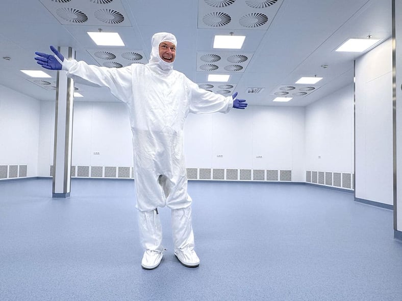 SBMC-Cleanroom-employee