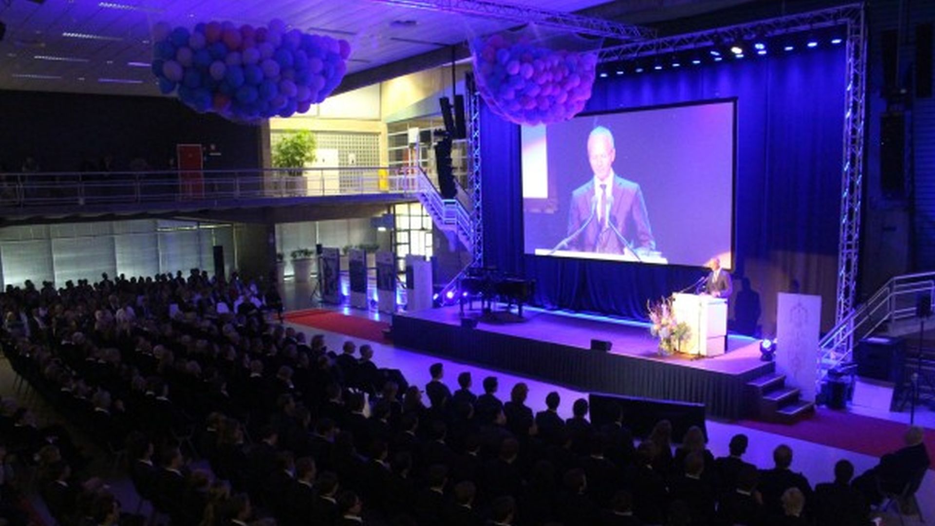 With the signature of Kamp: Brainport = Main Port